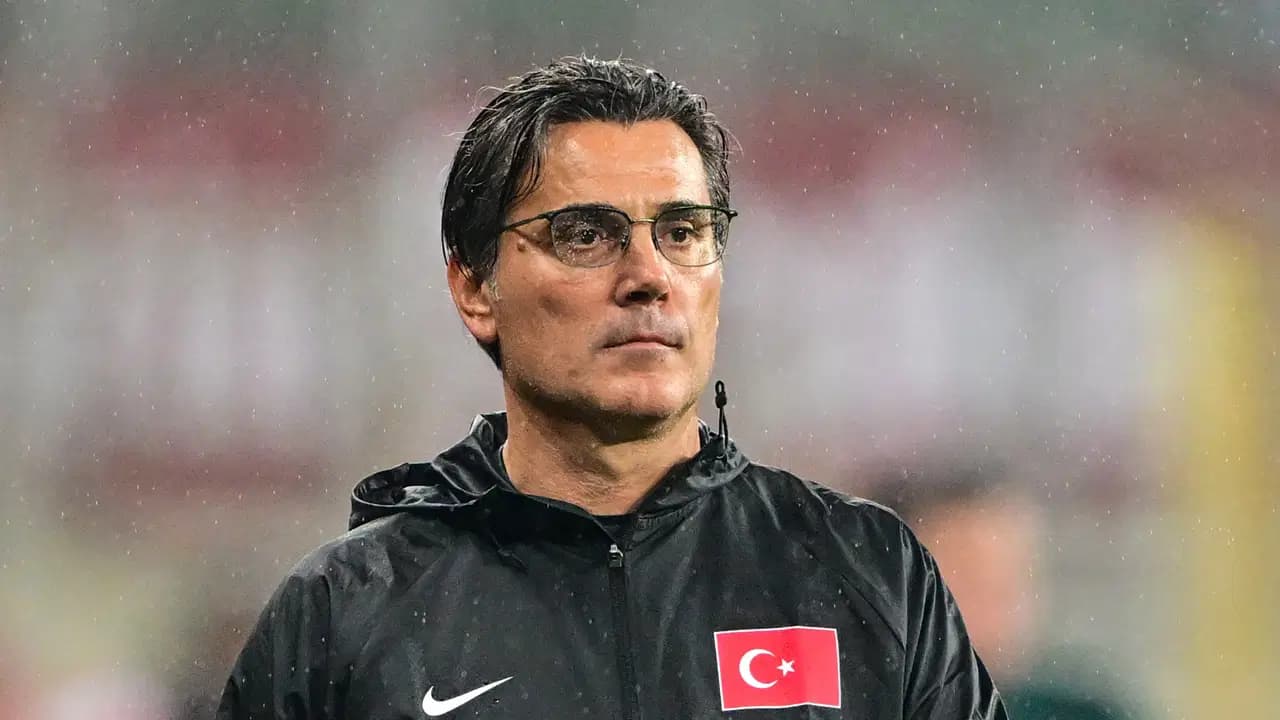 Spor yazarları Türkiye - İtalya maçını değerlendirdi: 'Montella doğru tercihler yapamıyor'