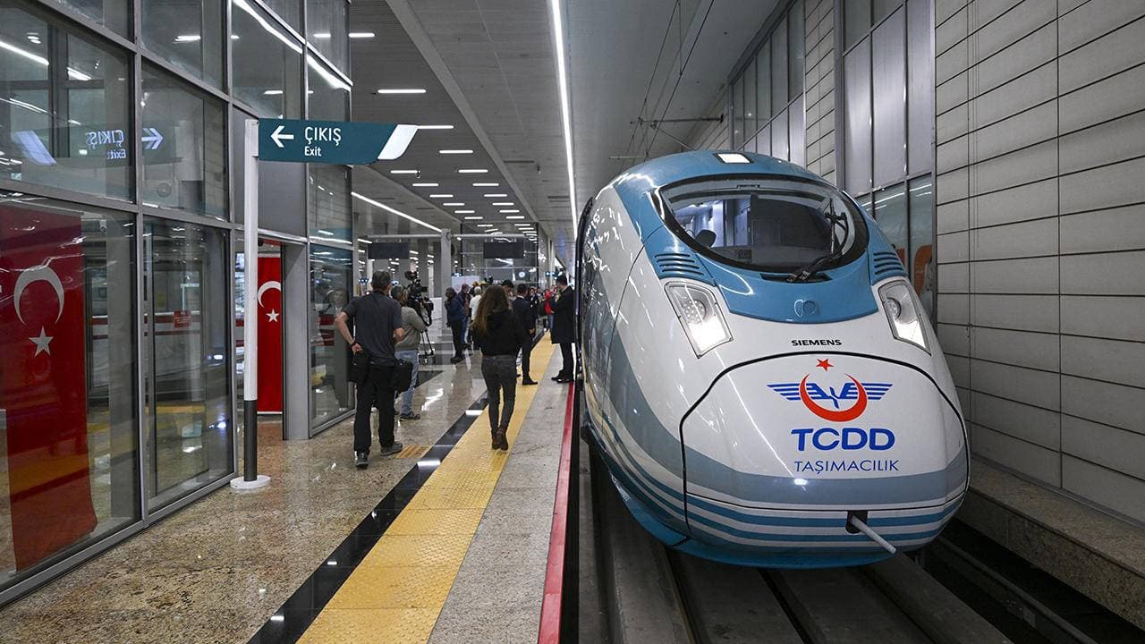 İki şehir arasındaki 14 saatlik seyahat süresi 3,5 saate inecek: Bakan Uraloğlu detayları açıkladı