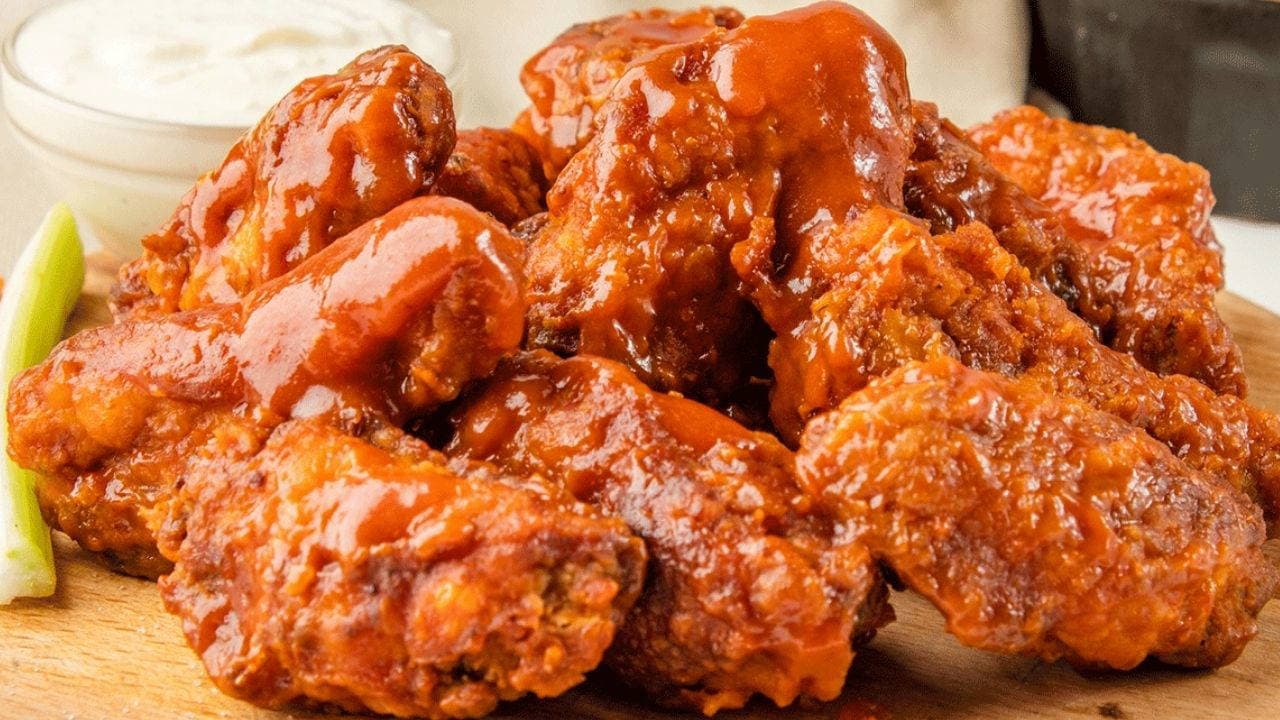 Buffalo Wings tarifi: Evde çıtır ve acılı tavuk kanat nasıl yapılır?