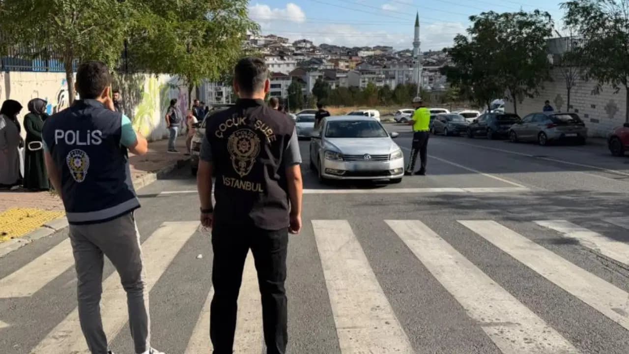 Esenyurt'ta okul önlerinde dronlu denetim