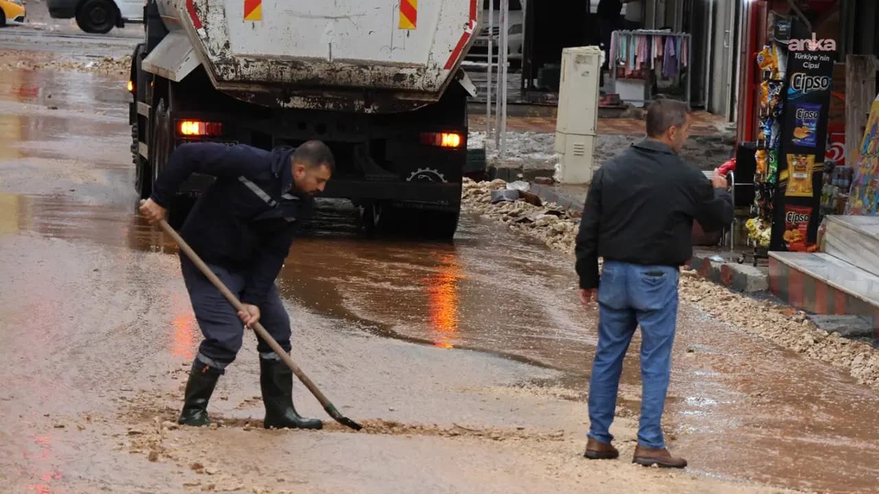 Diyarbakır’da sağanak taşkına neden oldu: Ekipler çalışma başlattı