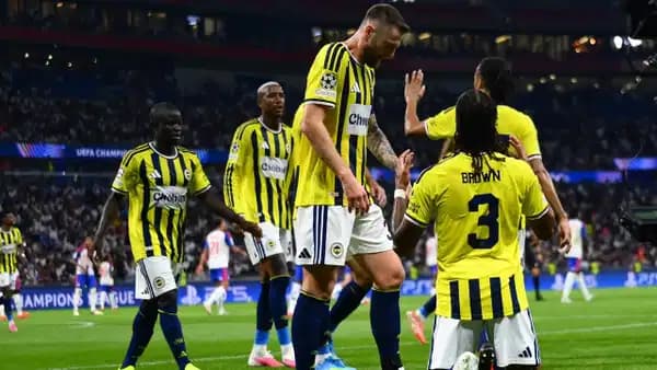 18 futbolcu bir ilki yaşayacak: Dev derbide Fenerbahçe, Beşiktaş'ı konuk ediyor