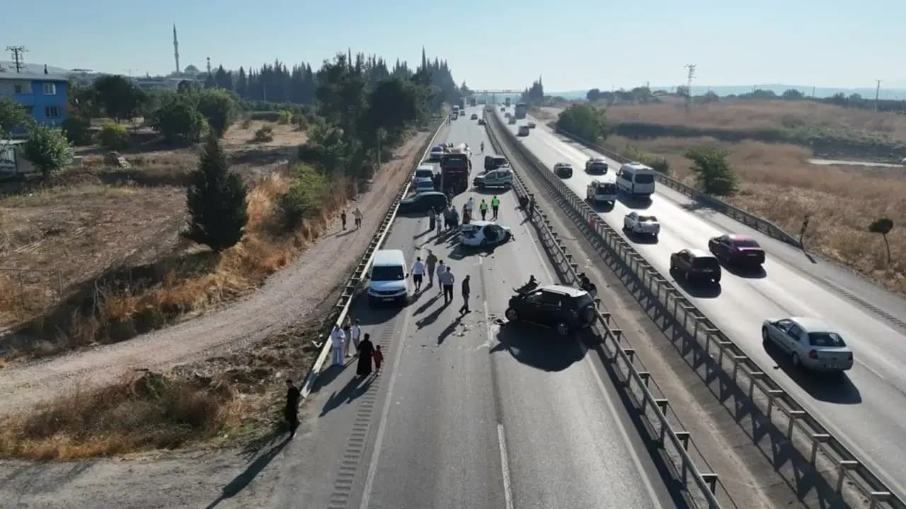 TIR'dan dökülen mazot ortalığı savaş alanına çevirdi: 10 araç birbirine girdi