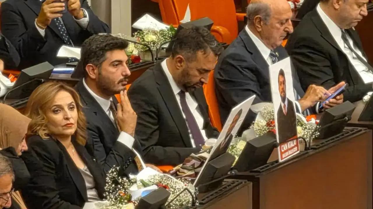 Meclis açılışında 'Can Atalay' protestosu... TİP katılmadı, DEM fotoğrafını taşıdı