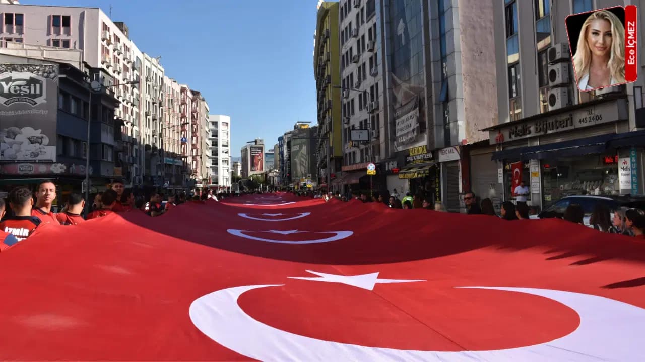 İzmir’i 104. yılında kurtuluş coşkusu sardı