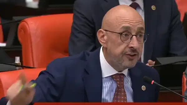 İYİ Partili Uğur Poyraz'dan iktidar sıralarına sert çıkış: 'Hiç mi ar etmiyorsunuz, hiç mi hicap duymuyorsunuz?'