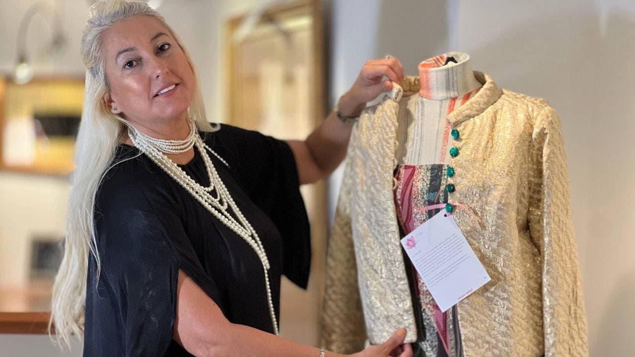 Tutkusunu sergiye dönüştürdü: Esin Derin Aden'den 70 parçalık vintage koleksiyonu