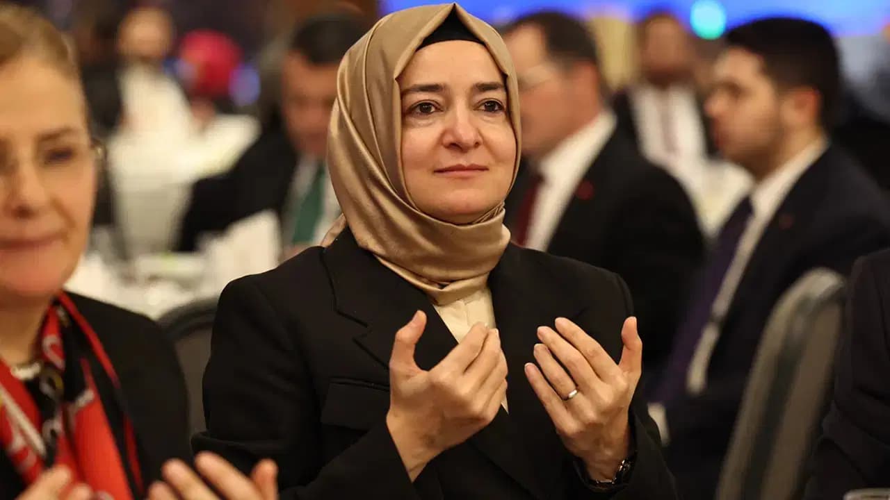 'Fon vurgunu'yla gündem olmuştu: Fatma Betül Sayan Kaya'nın siyaseti de hekimliği de yarım kaldı