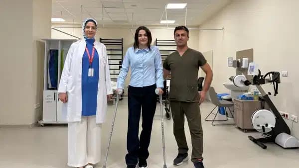 6'ncı kattan düşen, doktorların 'yürüyemez' dediği üniversiteli Ceylan, ayağa kalktı