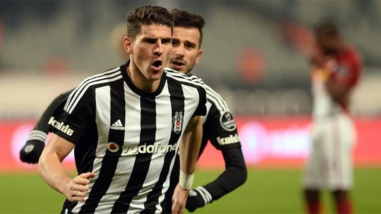 Dusan Vlahovic, Mario Gomez'i geride bıraktı