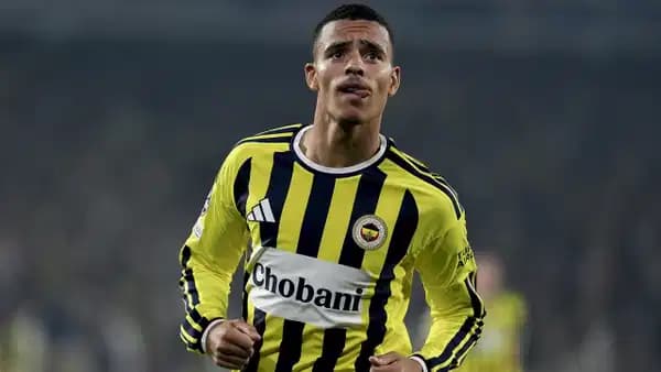 18 futbolcu bir ilki yaşayacak: Dev derbide Fenerbahçe, Beşiktaş'ı konuk ediyor