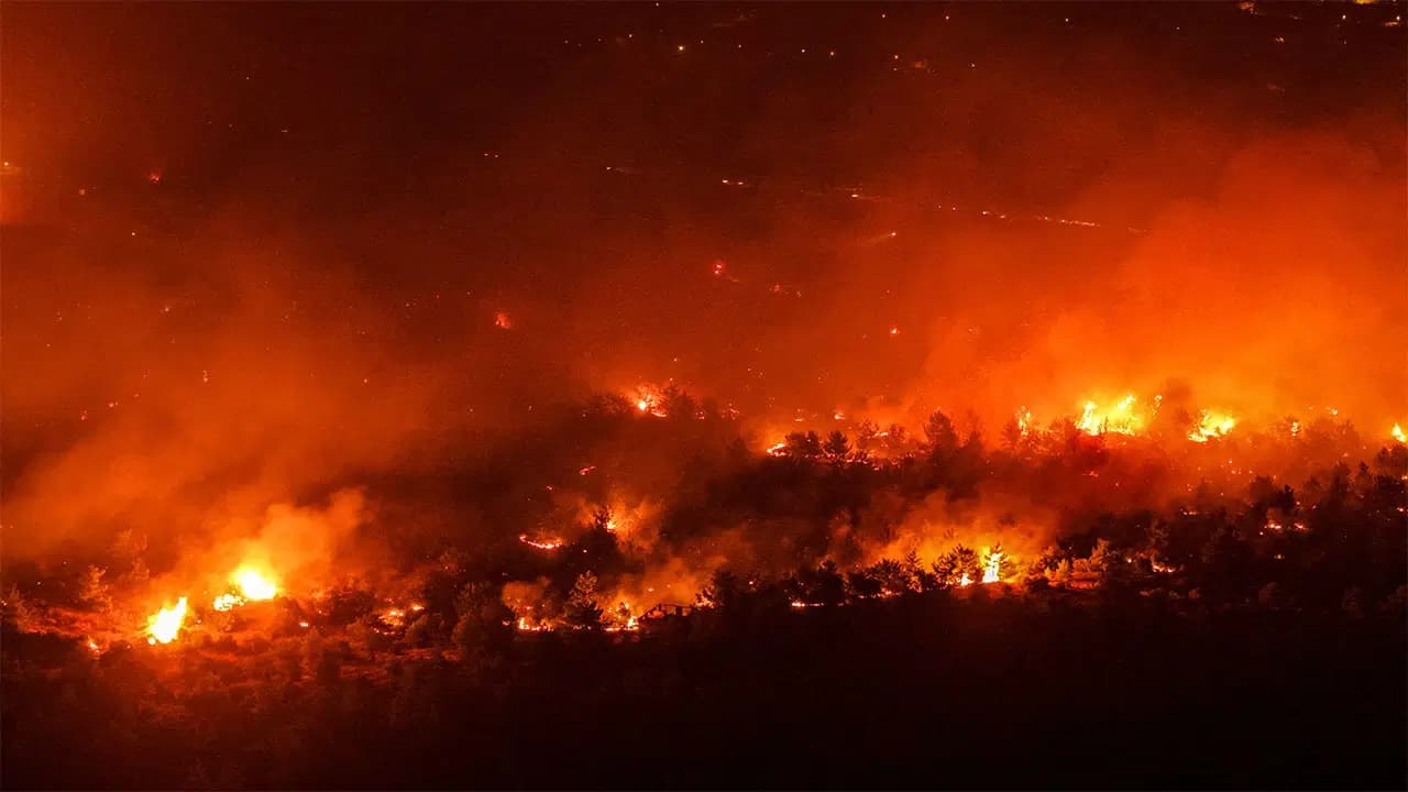 Aksu yangını 3'üncü gününde... Dumandan etkilenen yurttaş hayatını kaybetti!