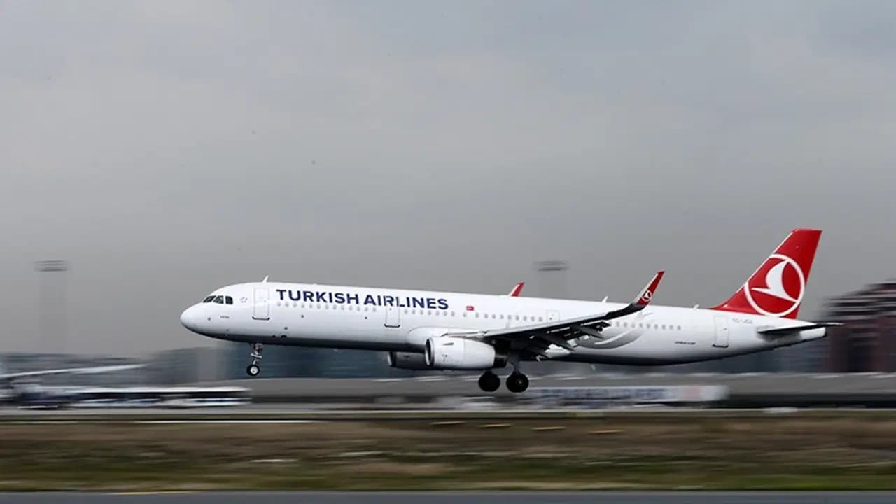 THY'den İngiltere uçuşları için uyarı: 'İptal ve gecikme yaşanabilir'
