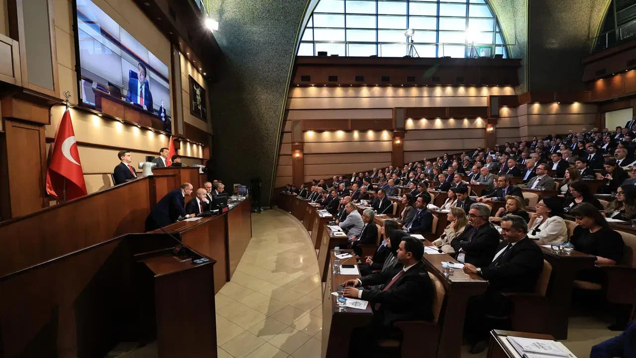 'İBB'ye el koyma' çalışmalarında skandal iddia: 'Savcıyla konuşurum, AKP’ye geçersen dosyan kapanır' diyorlar
