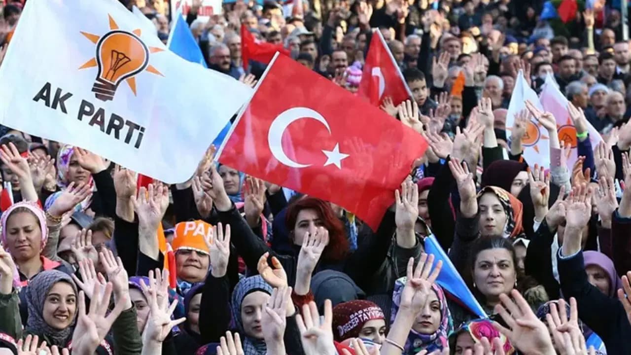 Şamil Tayyar 'çok özel' diyerek açıkladı: Saray'a sunulan ankette AKP'ye kötü haber!