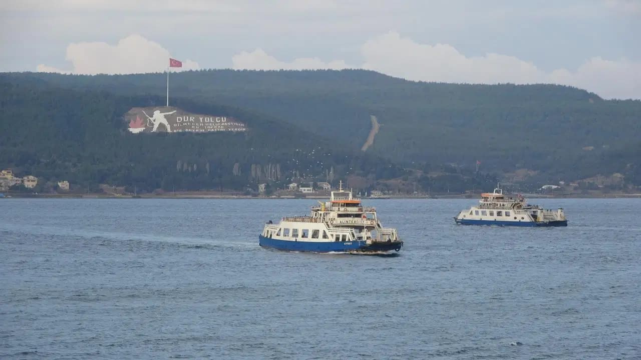 Bozcaada'ya gideceklere olumsuz hava engeli: Yarınki bazı feribot seferleri iptal edildi