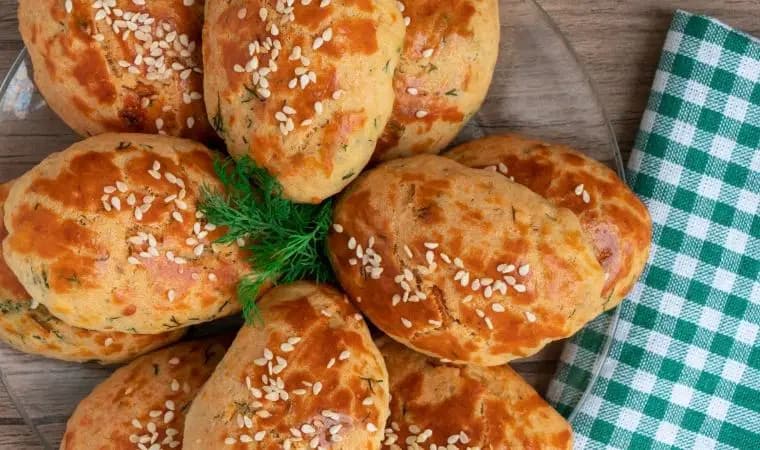 Ağızda dağılan nefis lezzet: Pastane usulü dereotlu poğaça tarifi