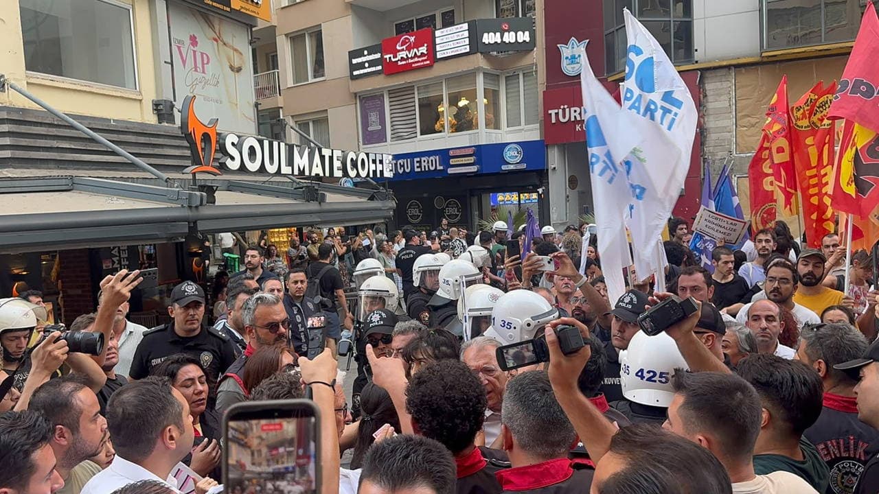 LGBTİ+’lara yönelik operasyonlara tepkiye biber gazı ve gözaltı