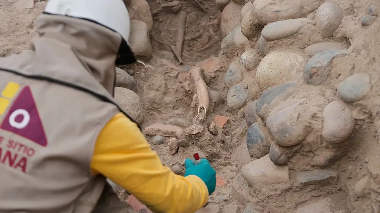 Peru’da 600 yıllık toplu mezar keşfedildi