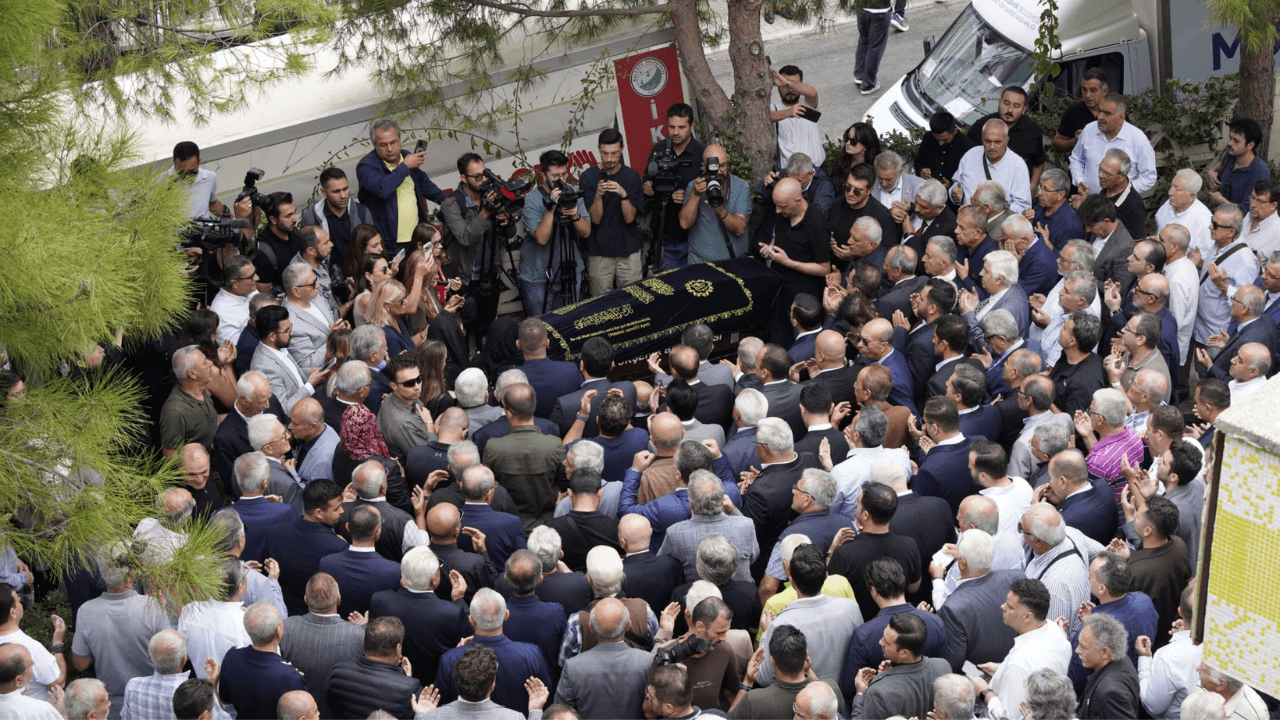 Burhan Özfatura son yolculuğuna uğurlandı