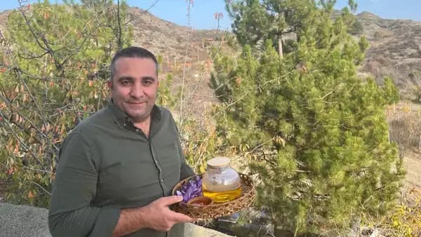 Çiçeği açtığı an herkes o tarlaya koşacak! Tek tek elle toplanan 'kırmızı altın'...