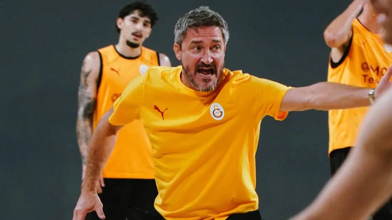 Gianmarco Pozzecco'dan yeni sezon açıklaması: 'Başarının anahtarı seyircimizin salona gelmesi'