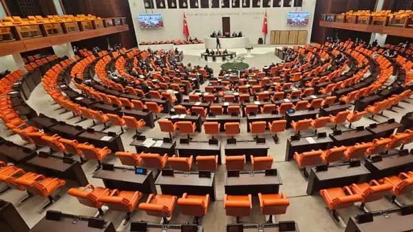 YENİ Parti’nin Halk TV’ye kayyım atanmasıyla ilgili verdiği araştırma önergesi AKP ve MHP oylarıyla reddedildi: AKP'li ismin sözlerine sert yanıt!