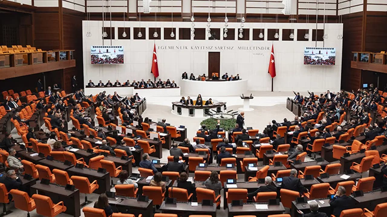 TBMM'de Kızılay Kanun Teklifi'ne sert eleştiri: 'Doğrudan soyguna teşvik yasası, yaptığı işler denetim dışına gidecek'