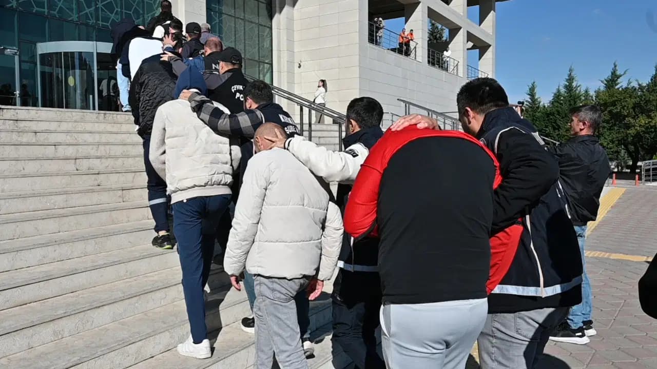 Dijital materyallere de el konuldu... Kırıkkale'de uyuşturucu ve fuhuş operasyonu: 2 kişi tutuklandı