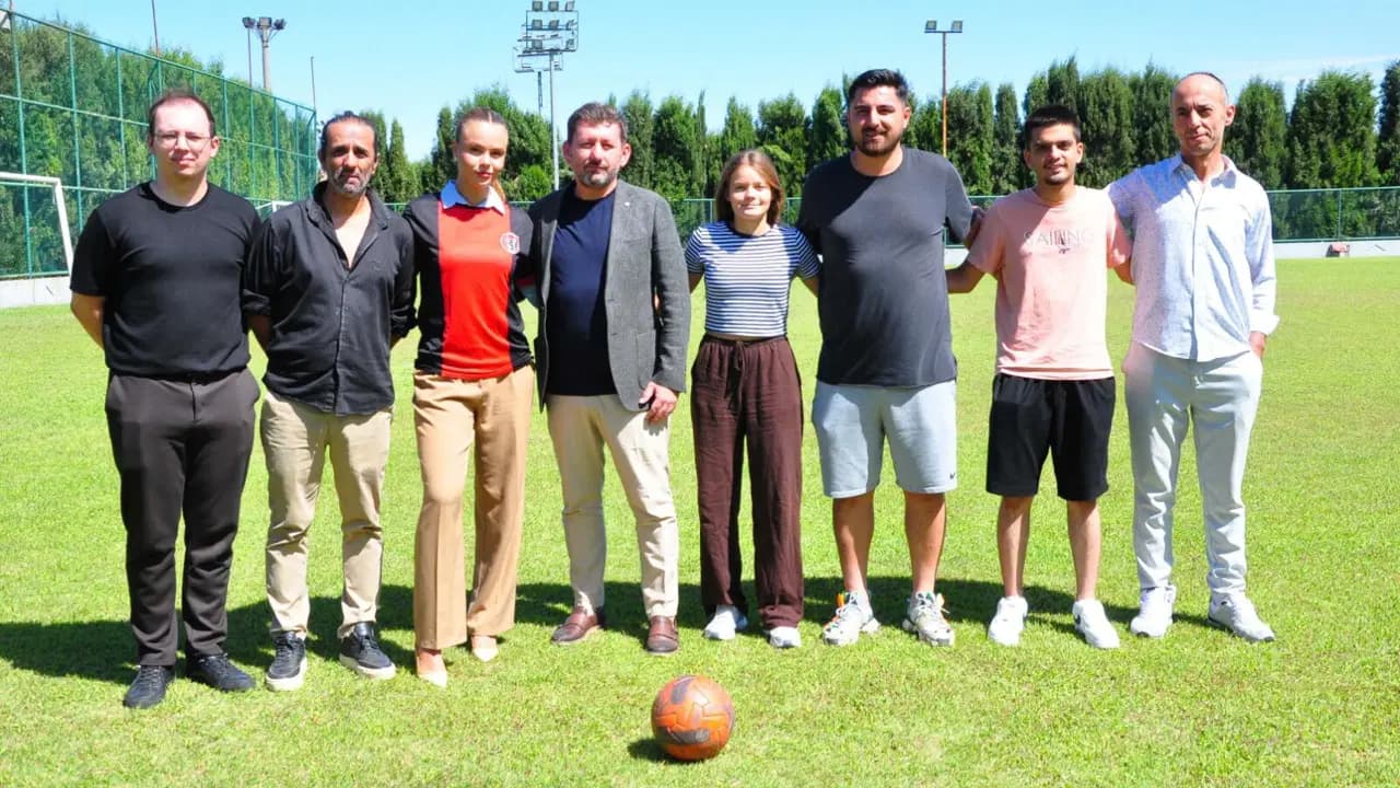 Turgutluspor'un ilk kadın teknik direktörü Zeynep Mestan: 'Türk futbolunda kadınlar daha fazla yer almalı'