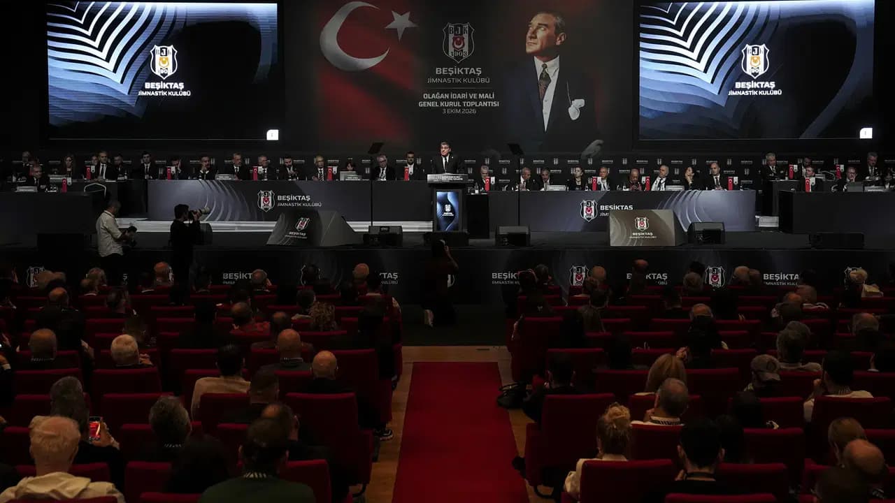 Beşiktaş Genel Kurulu'nda gergin anlar: İhraç oylamasında salon karıştı
