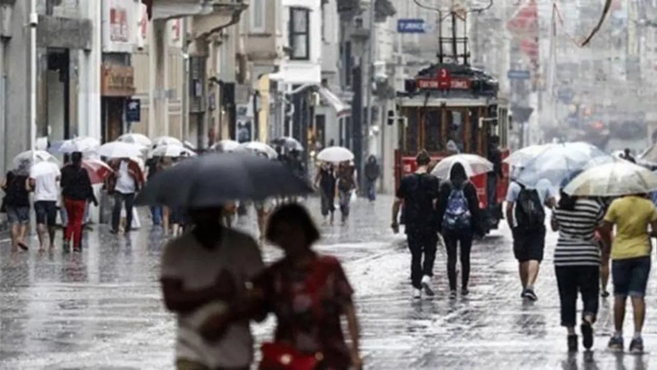 AKOM’dan İstanbul için kritik uyarı: Sağanak yağış ve fırtına etkisini artıracak