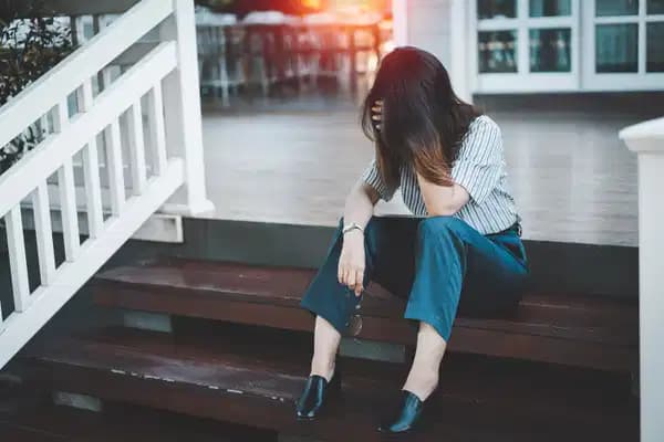 Sosyal izolasyon sinir sistemini tetikte tutuyor: Uzun süreli yalnızlığın nörolojik ve psikolojik zararları