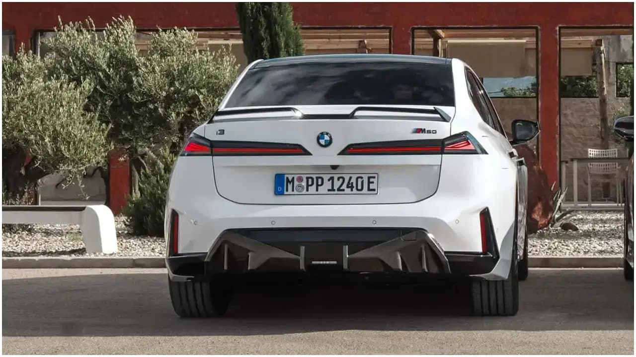 Yeni BMW 3 Serisi ve elektrikli i3 tanıtıldı: İşte fiyatı, menzili ve tüm özellikleri...