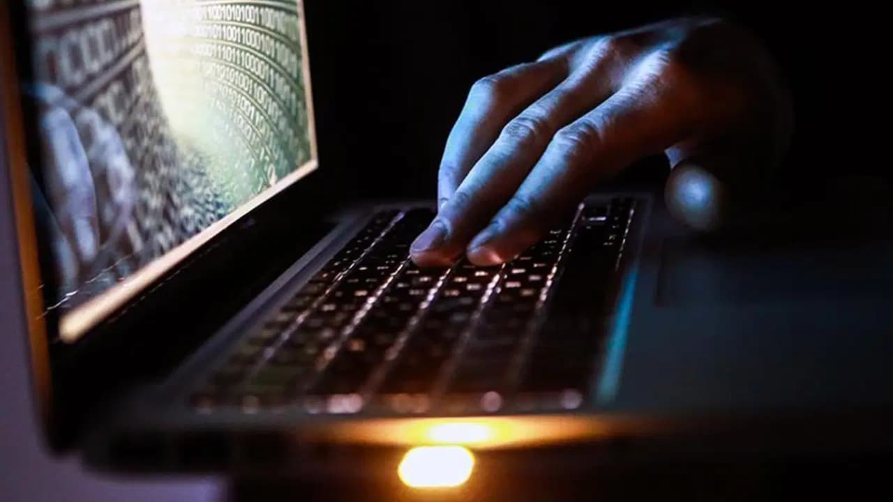 Borsa paylaşımlarına soruşturma: 6 gözaltı kararı! 11 sosyal medya hesabının sahibi araştırılıyor...