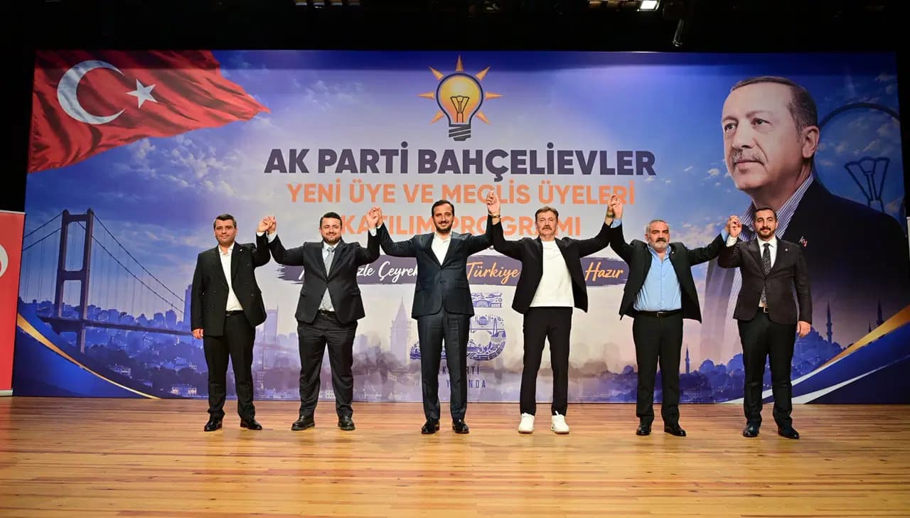 AKP İstanbul İl Başkanı duyurdu: Bahçelievler'de 3 CHP'li meclis üyesi AKP'ye geçti