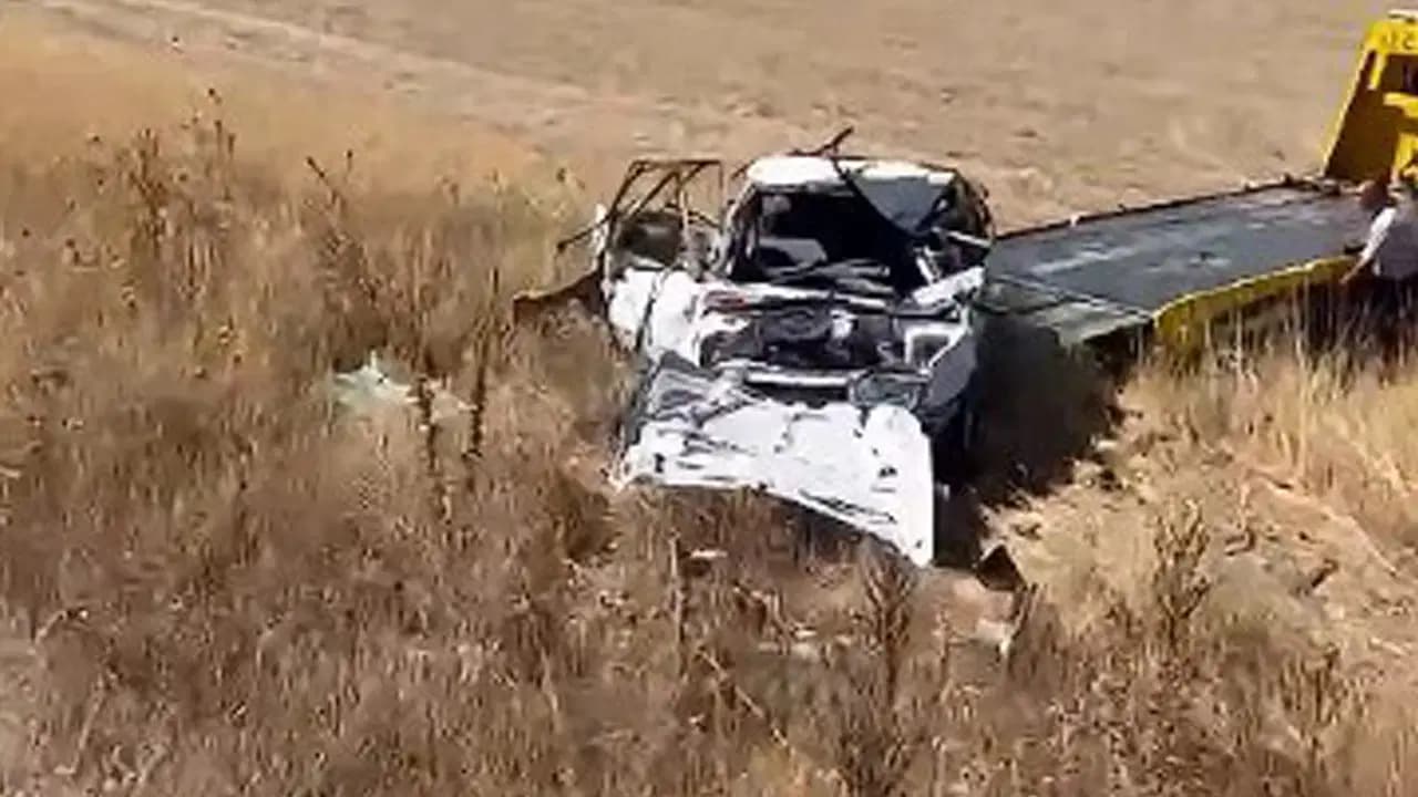 Emet-Hisarcık yolunda kaza! Araç tarlaya uçtu: 2 yaralı