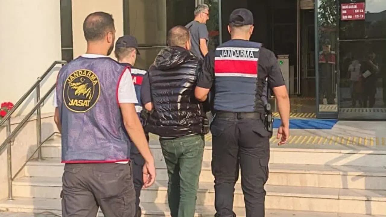 60 ayrı suçtan aranıyordu: İzmir'de yakalandı
