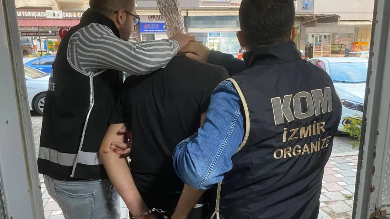 İzmir'de 19 yıl 9 ay hapis cezası bulunan firari yakalandı