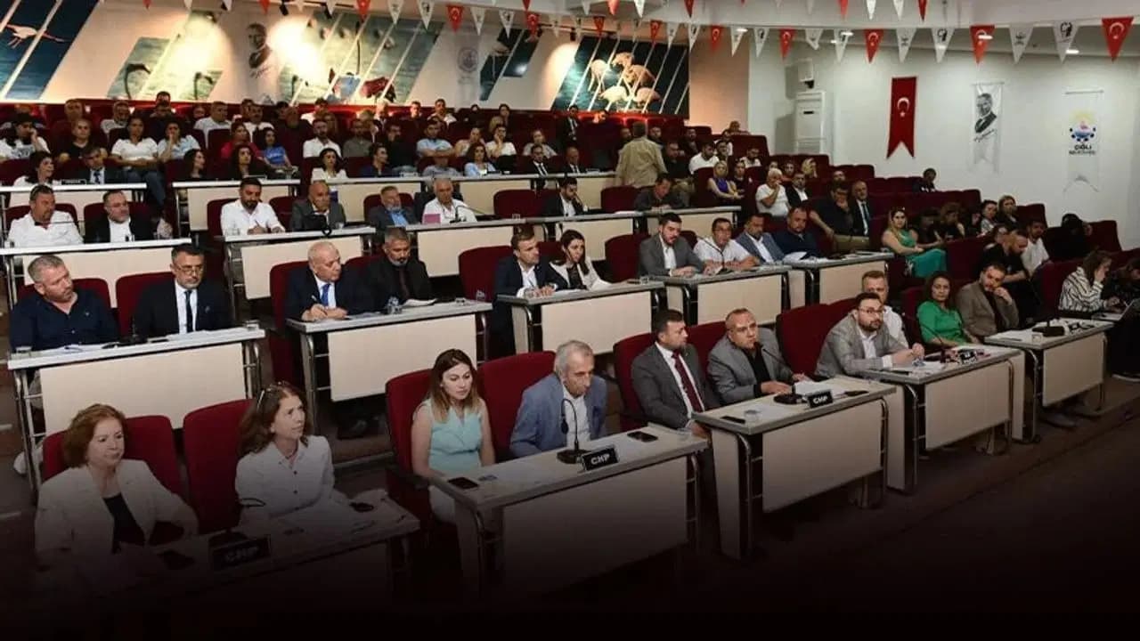 Çiğli Belediyesi'nde 'AKP' iddiası ortak açıklamayla yalanlandı: 'Halkın menfaatlerinin yanında olmaya devam edeceğiz'