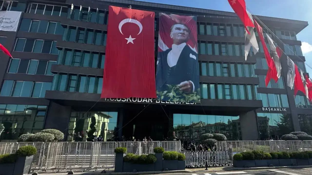 Üsküdar seçimlerinde millet iradesinin 'çalınmasına' tepki: 'Kılıfına dahi sokulmaya ihtiyaç duyulmadan çalınan minare...'