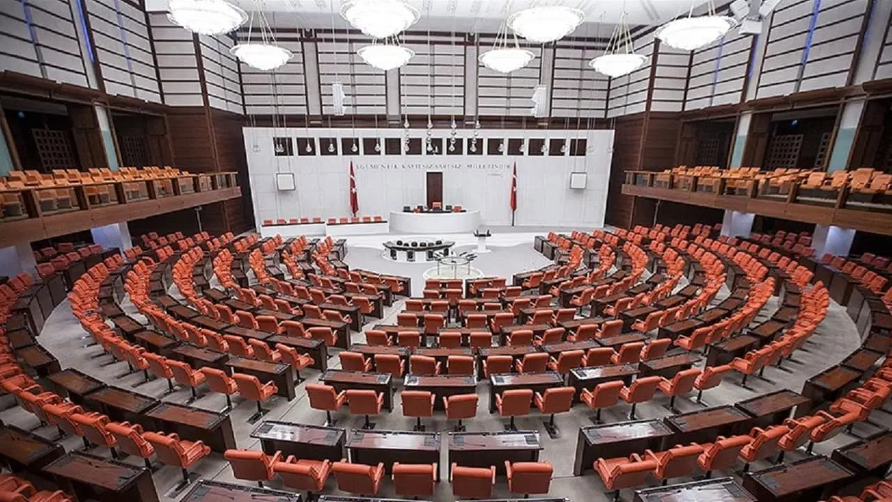 TBMM'de sandalye dağılımı değişti: İşte partilerin milletvekili sayıları