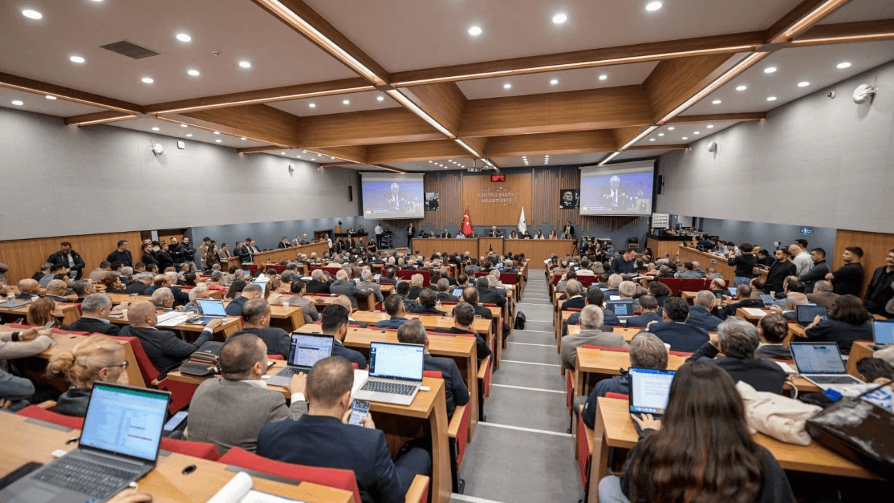 İzmir Büyükşehir Belediyesi'nde başkan vekilleri YENİ Parti’den