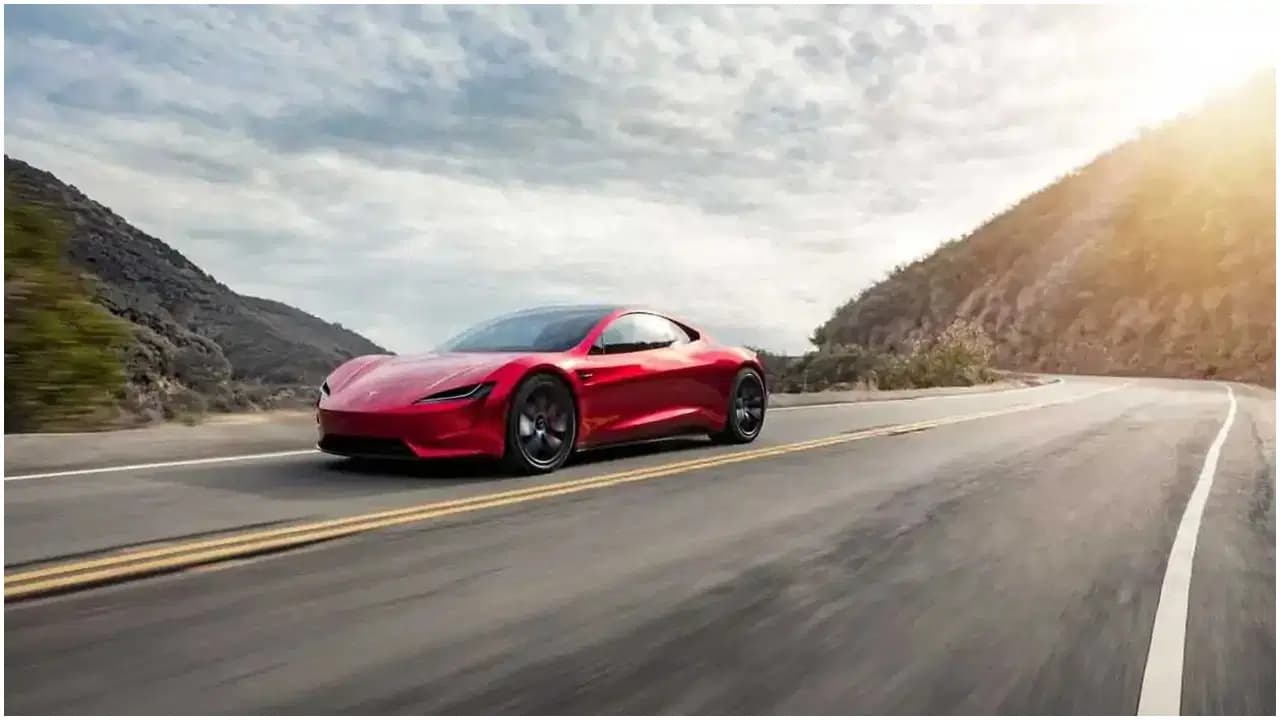 Uçan Tesla Roadster'a fırtına engeli: Gösteri bir kez daha ertelendi
