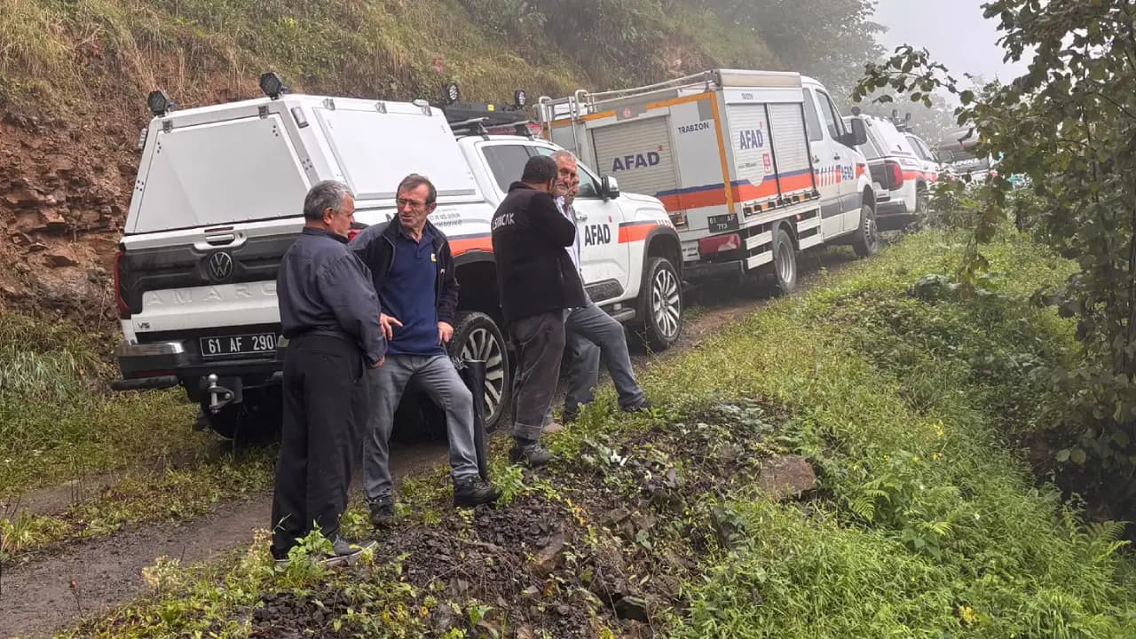 Trabzon'da yamaç arazide heyelan: 1 kişi toprak altında kaldı