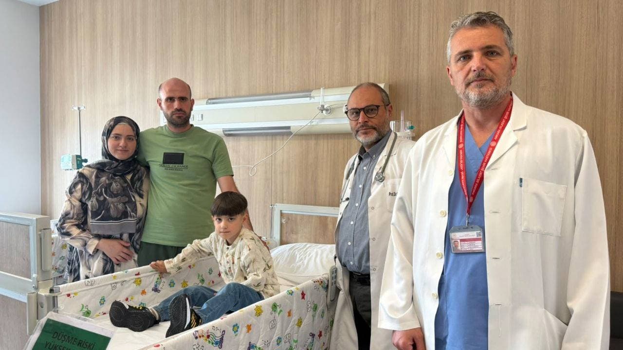 Ankara'da tıp tarihine geçen ameliyat: İç organları ters doğan 5 yaşındaki Ömer sağlığına kavuştu