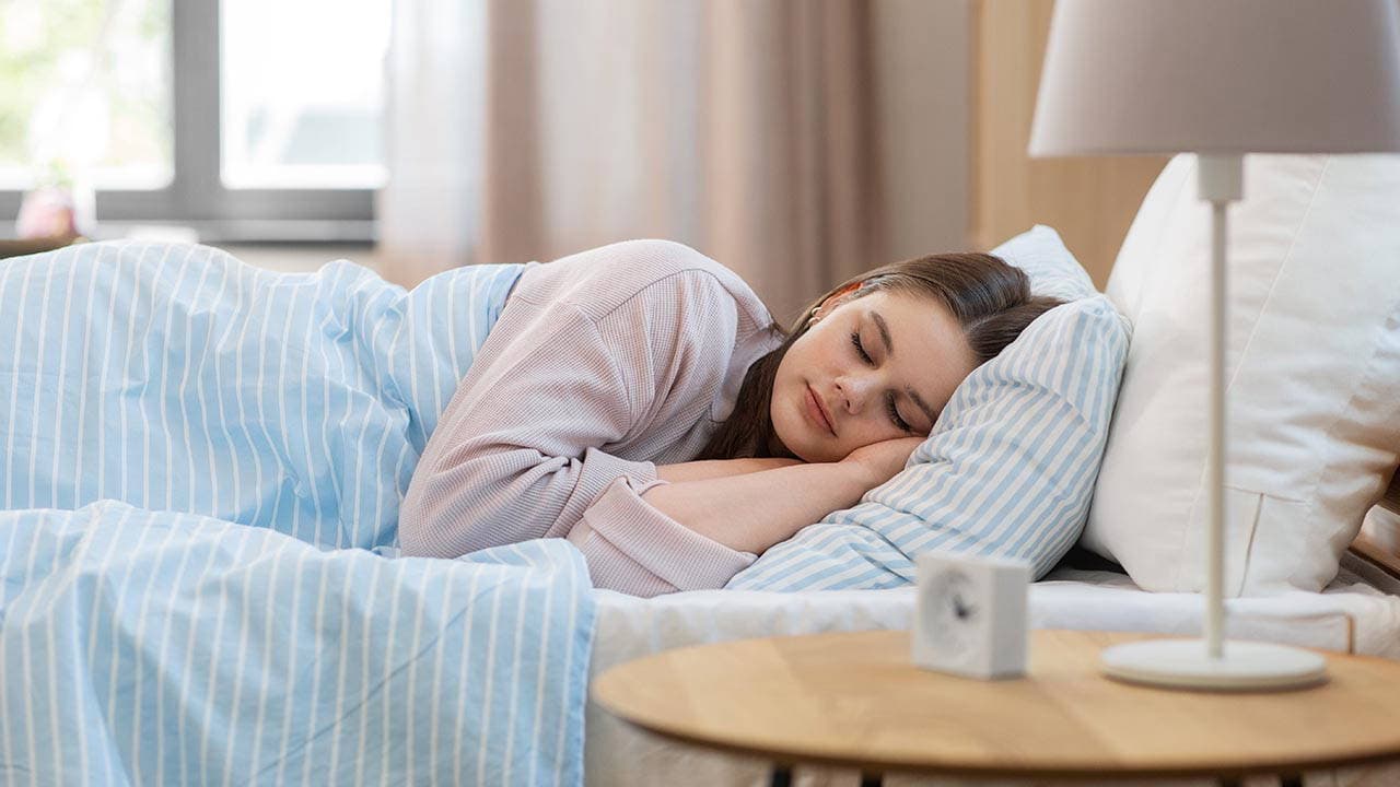 Sabahları zinde uyanmak için: Gece boyu beyni dinlendiren 3 alışkanlık
