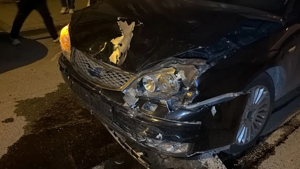 O anlar kamerada! Eskişehir'de iki otomobil çarpıştı: 7 yaralı