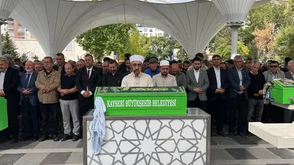 Kayseri'de kayalıklarda acı olay: Üzerine kaya parçası düşen 3 yaşındaki Kaan toprağa verildi