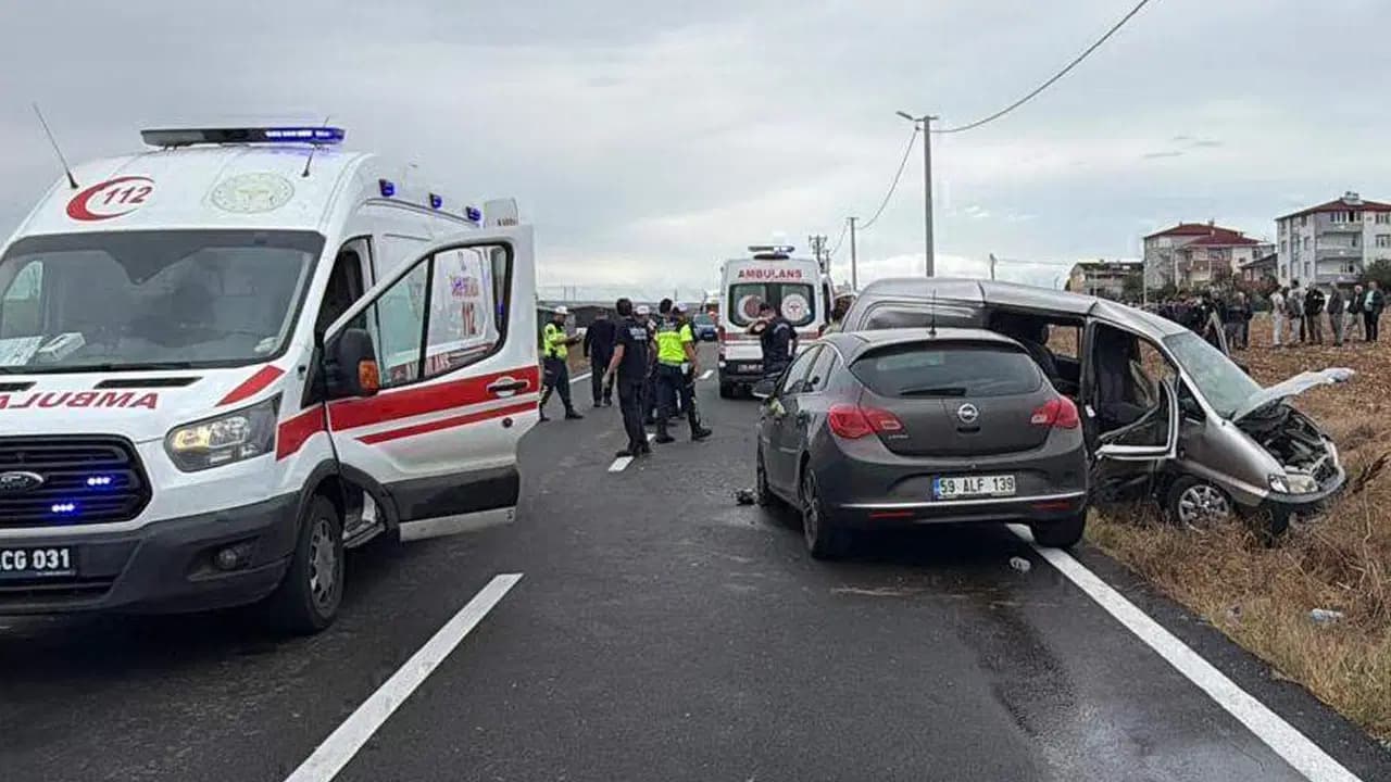Tekirdağ'da otomobille minibüs çarpıştı: 2'si çocuk, 6 yaralı